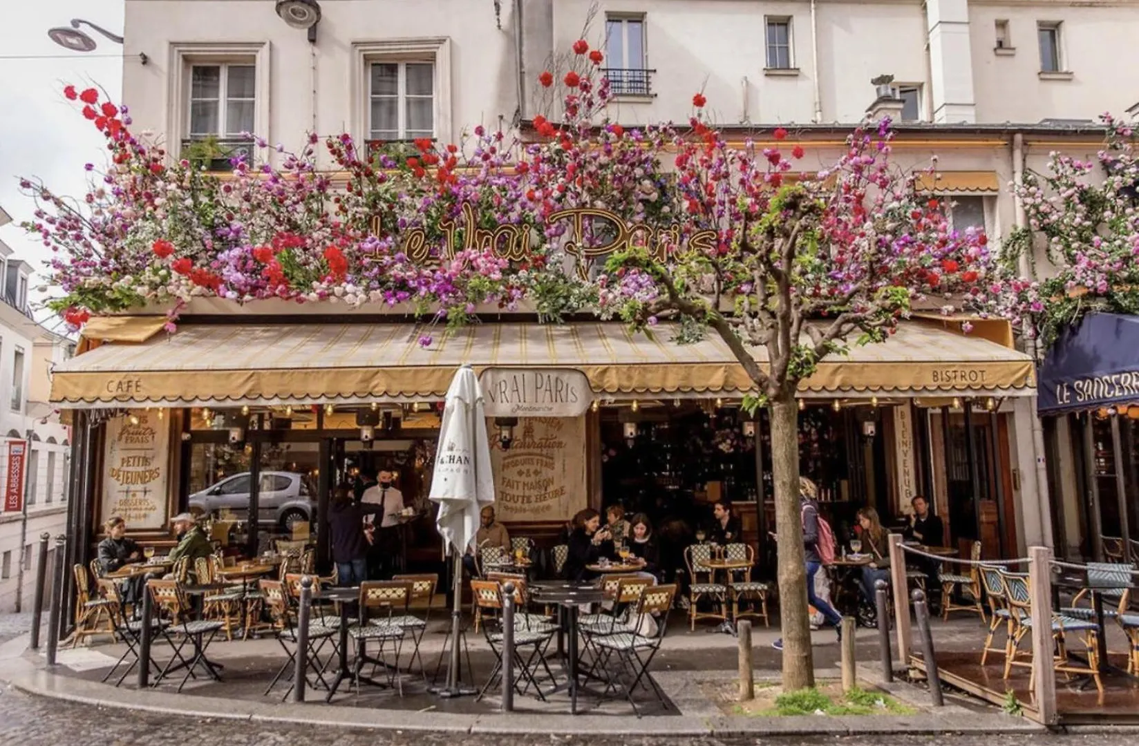 Amelie Poulain In Heart Of Montmartre